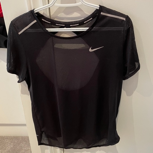 Nike Dri-Fit Sweat Proof Running Athletic TShirt - Picture 2 of 4
